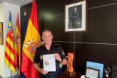 El excomisario de Cartagena, Ignacio del Olmo, presenta su ensayo de novela policiaca en el Luzzy