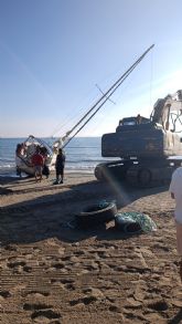 Capitan�a Mar�tima retira y precinta el velero encallado  en la Ensenada de la Enca&ntilde;izada, al norte de Cabo de Palos