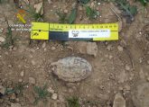 La Guardia Civil desactiva dos artefactos explosivos hallados en el monte