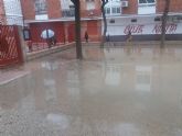 El patio del CEIP Ciudad de La Paz de El Palmar se inunda ante la inaccin del Gobierno local
