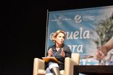 La consejera Adela Martnez-Cach modera la mesa redonda 'Educando desde el consenso' dirigida a padres y madres separados