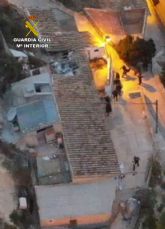 La Guardia Civil detiene a dos experimentados delincuentes por el robo en instalaciones fotovoltaicas de siete casas de campo