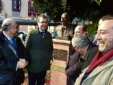 La Plaza Martnez Tornel acoge ya el busto del gran cronista de la memoria murciana