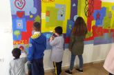 Gran jornada artística en familia para pintar el centro social del barrio del Carmen con un gran mural