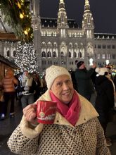 Lucía, de 85 años, cumple su sueño de viajar a Viena en Navidad
