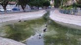 El Ayuntamiento pone a punto los 3.000 m3 del lago del Jard�n del Salitre con una limpieza en profundidad