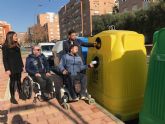 Limusa instala en Alameda de Cervantes un rea de aportacin de residuos adaptada a personas con discapacidad visual y movilidad reducida