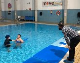 Renuevan el servicio de Terapia Acuática de los menores derivados por los centros educativos en la piscina climatizada para el ano 2023