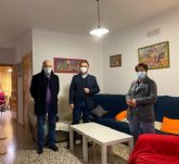 El alcalde de Lorca visita el hogar funcional de Servicios Sociales donde se garantiza a los menores un ambiente familiar del que no disponen en su casa