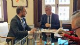 El alcalde se rene, en Madrid, con el secretario general de Agenda Urbana y Vivienda, David Lucas, para abordar el impulso a una vivienda digna y las ayudas por el terremoto