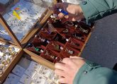 La Guardia Civil se incauta en el mercadillo semanal de Puerto Mazarr�n objetos falsificados valorados en m�s de 100.000 euros