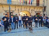Unidades caninas de policías locales de la Región ofrecen una exhibición en Caravaca, en la que participan 400 escolares