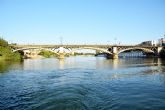 En un barco solar eléctrico, las Instituciones sevillana de la Mar hicieron un recorrido por los mejores rincones del río Guadalquivir