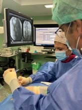 La Unidad del Dolor de la Arrixaca incorpora un nuevo tratamiento para la lumbalgia que puede evitar cirugas