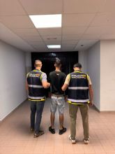 La Polic�a Nacional detiene en Lorca a dos j�venes como presuntos autores de un robo con violencia en el que la v�ctima result� herida en el rostro