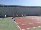 Más de una venintena de niños apostaron por el tenis durante el puente del Pilar con la escuela de tenis Kuore