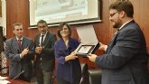 Rosa Peñalver, distinguida como primera socia de Honor del Club de Debate de la Universidad de Murcia