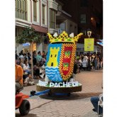 Espectacular desfile de Comparsas y Carrozas de Papelillo