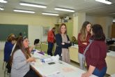 La alcaldesa y la edil de Igualdad visitan a las alumnas de los cursos de esttica y corte y confeccin incluidos en el programa de Atencin Social Integral para el Pueblo Gitano