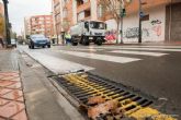 Infraestructuras limpia calles para evitar el taponamiento del alcantarillado ante la prevision de fuertes lluvias