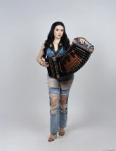 La Reina del Acordeón Janeth Valenzuela pondrá a todos a bailar esta Navidad y Fin de Año