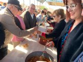 La vicepresidenta participa en la tradicional degustación de las pelotas galileas de Pozo Estrecho