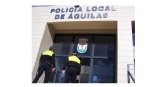 Campos Serrano lleva a cabo un tratamiento de desinfección en las instalaciones de Policía Local y Protección Civil