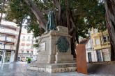 El Ayuntamiento homenajea a Isidoro M�iquez colocando un t�tem biogr�fico con c�digo QR junto a su estatua