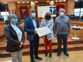 El Ayuntamiento de Molina de Segura recibe la donación del fondo bibliográfico y documental del poeta molinense Esmeraldo Cano Garres