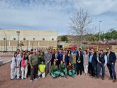 El alcalde de Lorca visita el renovado Parque de San Antonio con casi 5.000 metros cuadrados con cantina, parque infantil, aparatos de gimnasia gerontológica y calistenia y una fuente ornamental
