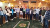 Diez alumnos de un programa para jóvenes del SEF participan en las obras de acondicionamiento del polideportivo de Pliego