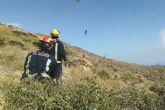Bomberos de Cartagena rescatan a una senderista herida entre La Azohía y Cala Cerrada
