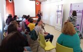 La biblioteca municipal ha acogido el taller 'El futuro que queremos' del proyecto nicas para mujeres con discapacidad