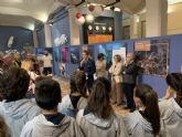 Una exposición permite conocer la relación entre la tabla periódica y los animales del  Oceanogràfic de Valencia