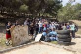 Recogida de basura colectiva que marcan las fronteras en Mucho Ms Mayo