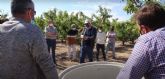 Más de una veintena de técnicos agrícolas valencianos visitan fincas experimentales de Murcia donde se estudia el cambio climático