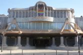La Asamblea Regional exhibe la bandera arcoíris, en conmemoración del Día Internacional contra la Homofobia, la Bifobia y la Transfobia