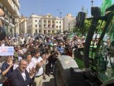 López Miras defiende el trasvase junto a los agricultores y exige al Gobierno central 