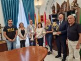 El UCAM Cartagena Tenis de Mesa presenta los trofeos de Liga y Copa de la Reina en el Campus de Los Jerónimos