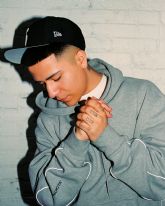 Chino Pacas da una serenata en su nueva cancin 'Mami Chula'