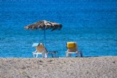 Hasta 750 euros de multa por dejar la sombrilla plantada en la playa sin estar presente