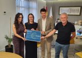 SERCOMOSA entrega una donacin solidaria al Colegio Larrod, del municipio valenciano de Catarroja, gracias a una rifa navideña celebrada entre el personal de la empresa