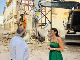 El Ayuntamiento de Lorca inicia el derribo de la fachada de calle Leon�s, el primer paso para eliminar los �ltimos vestigios de los terremotos y seguir recuperando el casco hist�rico