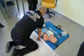 Un agente de la Polica Local y un vecino intervienen en la reanimacin de un hombre en parada cardiorespitaroria