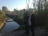 El PSOE denuncia el estado de suciedad y malos olores de las acequias de La Azacaya
