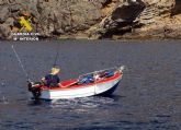 La Guardia Civil detiene a tres pescadores furtivos en la reserva de Cabo Tinoso