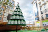 Un árbol de miniglús en la Plaza del Par recuerda que hay que reciclar vidrio también en Navidad