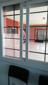 El Ayuntamiento comienza la colocacin de placas de policarbonato en las ventanas de los Centros Educativos