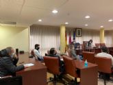La alcaldesa y el concejal de Comercio se reúnen con la directiva de Hosteáguilas