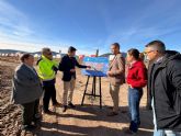 Fomento refuerza la seguridad vial en la pedan�a caravaque&ntilde;a de Archivel con la construcci�n de una glorieta junto al instituto